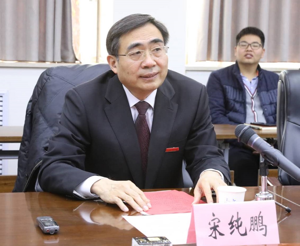 校长宋纯鹏为galbraith教授颁发聘书聘任仪式现场